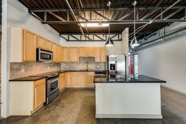 Building Photo - 2700 Live Oak St