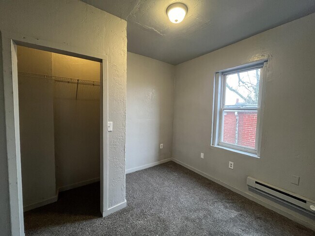 Building Photo - 615 W Locust St