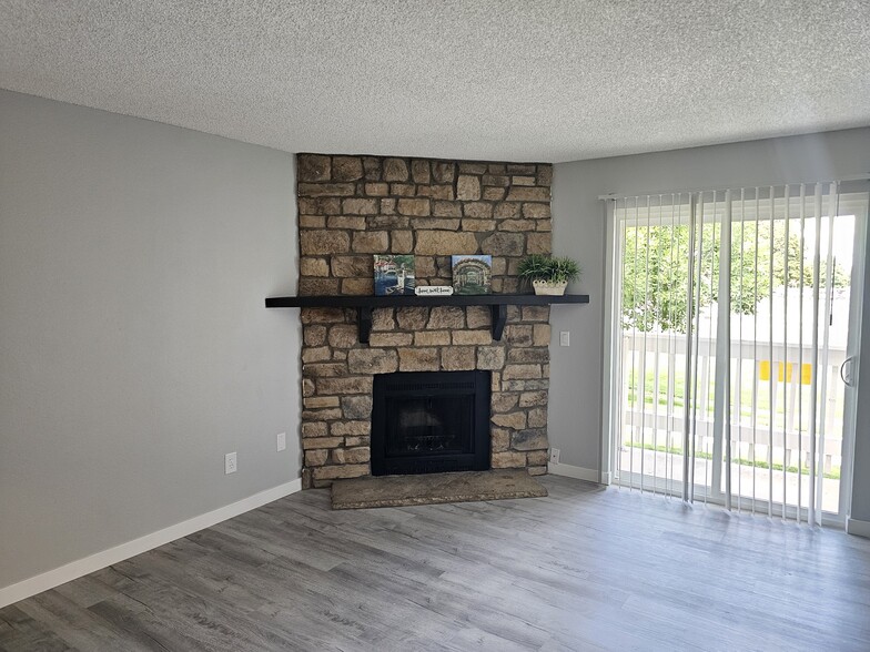 Building Photo - 8555 Fairmount Dr