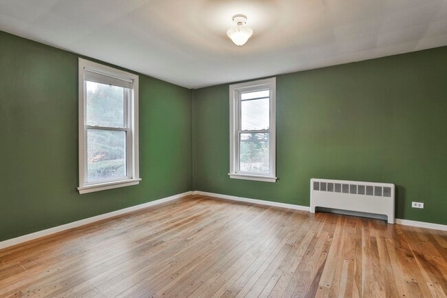 Building Photo - 334 S River Rd