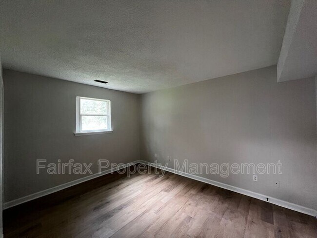 Building Photo - 800 Belvin Ave