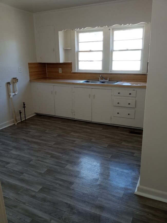 Building Photo - 2/1 in City of Shelby