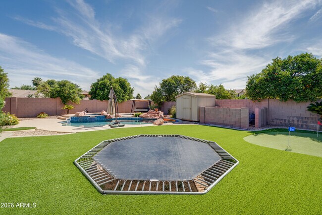 Building Photo - 4335 E Fox Cir