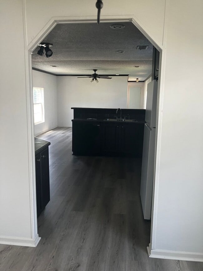 Building Photo - 3 Bedroom Trailer in New Iberia