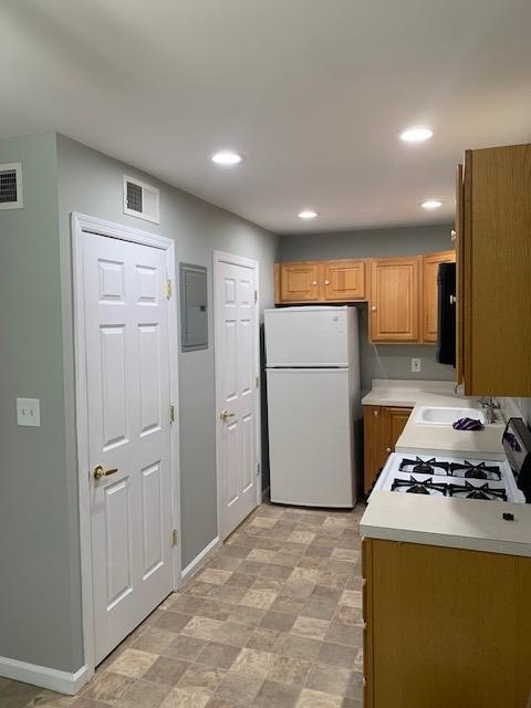 Building Photo - 14-16-16 E 41st St