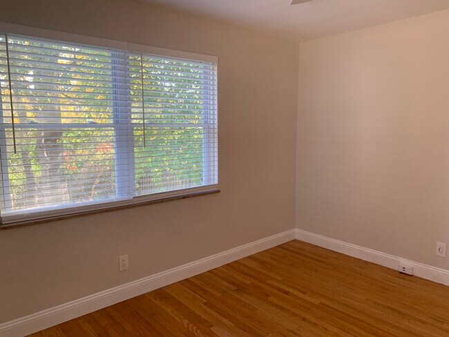 Bedroom 2 - 1112 Moorlands Dr