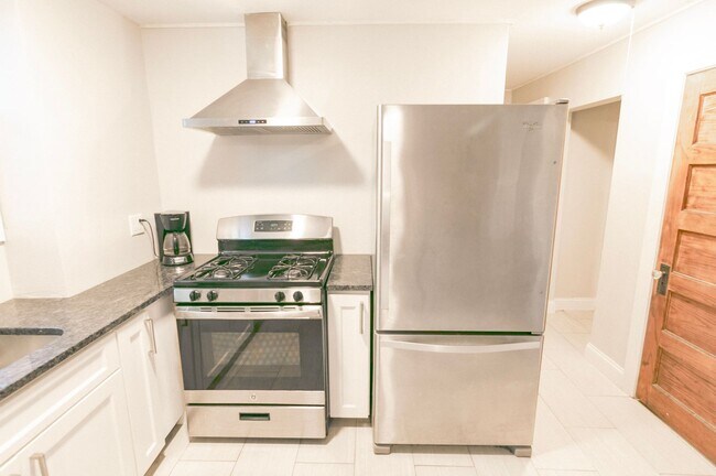Building Photo - Two Bedroom Two Bath 112 Quarry