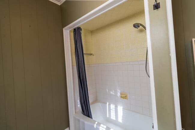 Building Photo - 16 Smith St