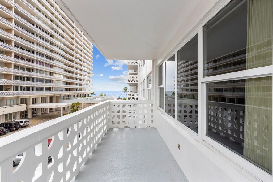 Building Photo - 4010 Galt Ocean Dr