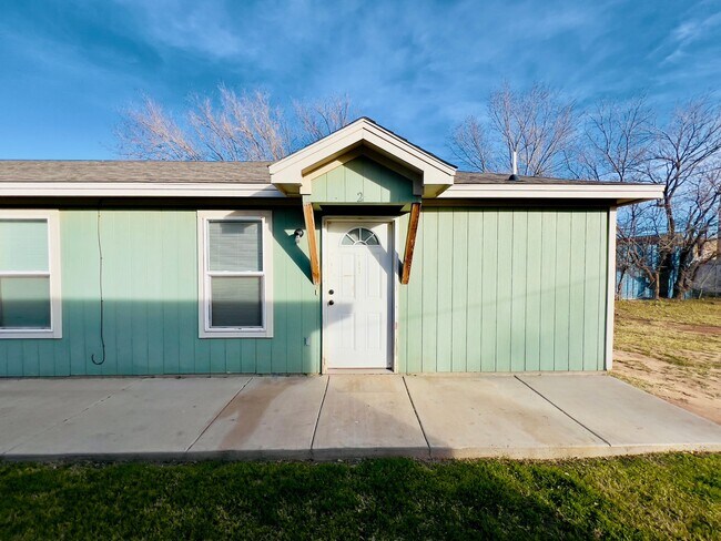 Primary Photo - Cozy Three Bedroom Duplex.