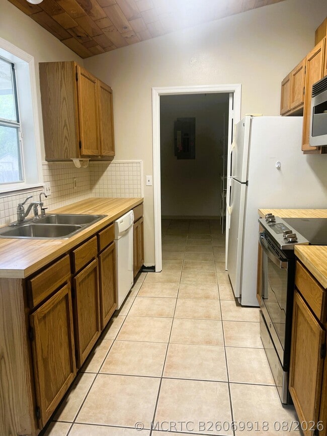 Building Photo - 7801 San Carlos Dr