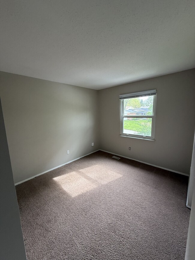Building Photo - 2826 Greenleaf Dr