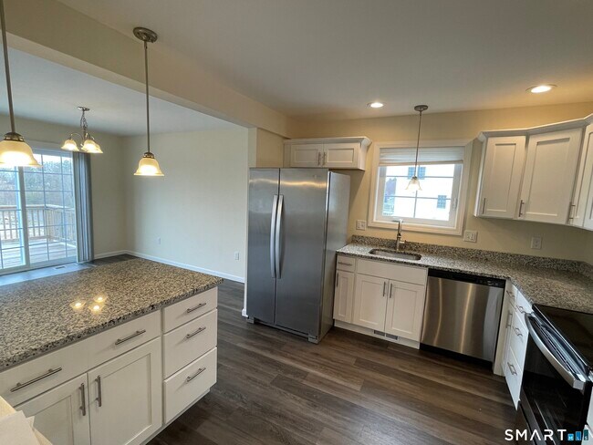 Building Photo - 28 Woodside Dr