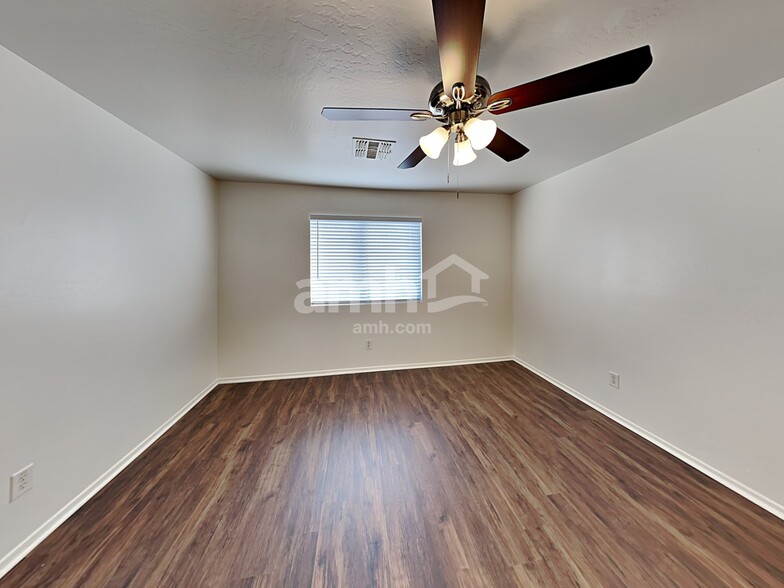 Building Photo - 5156 W Fulton St