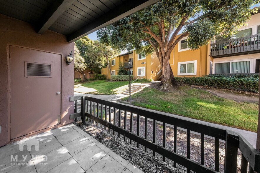 Building Photo - 17081 W Bernardo Dr