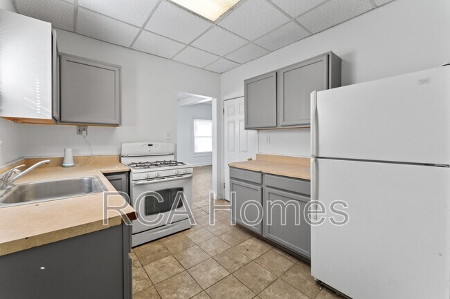 Building Photo - 601 N Sherman Dr