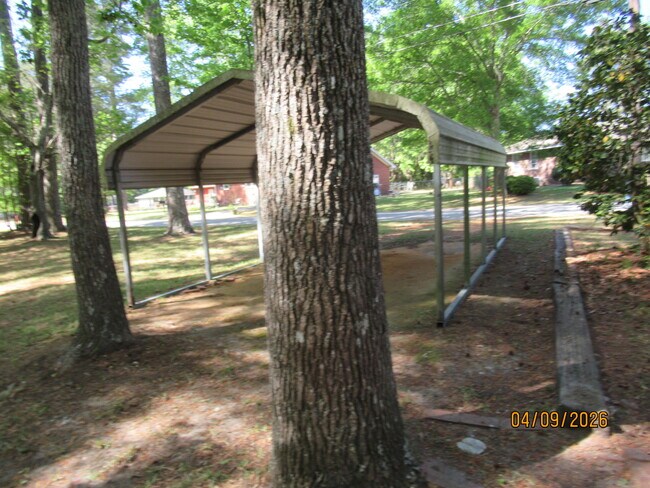 Building Photo - 523 Colonial Dr