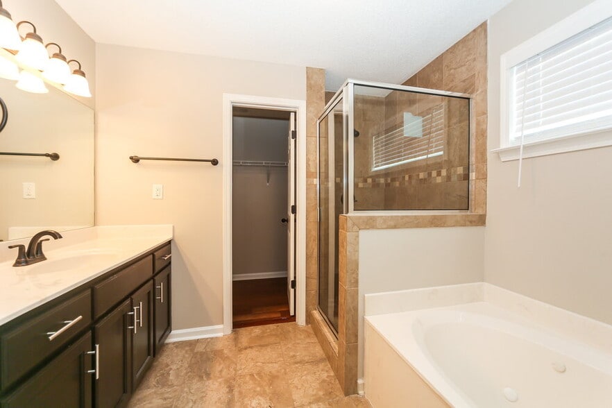 Building Photo - 7333 Green Ash Dr