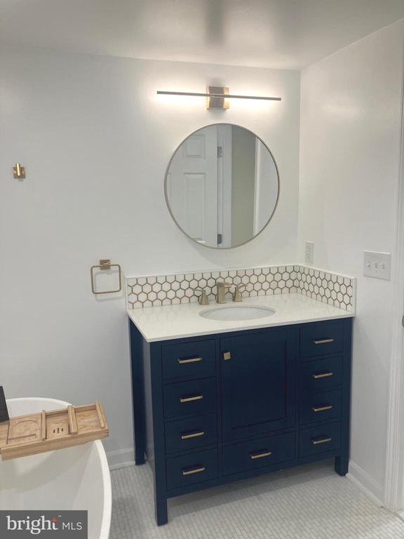 Building Photo - 626 S Irving St