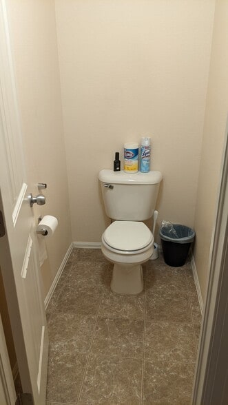 Master Bath Toilet - 5063 Buchanan Dr