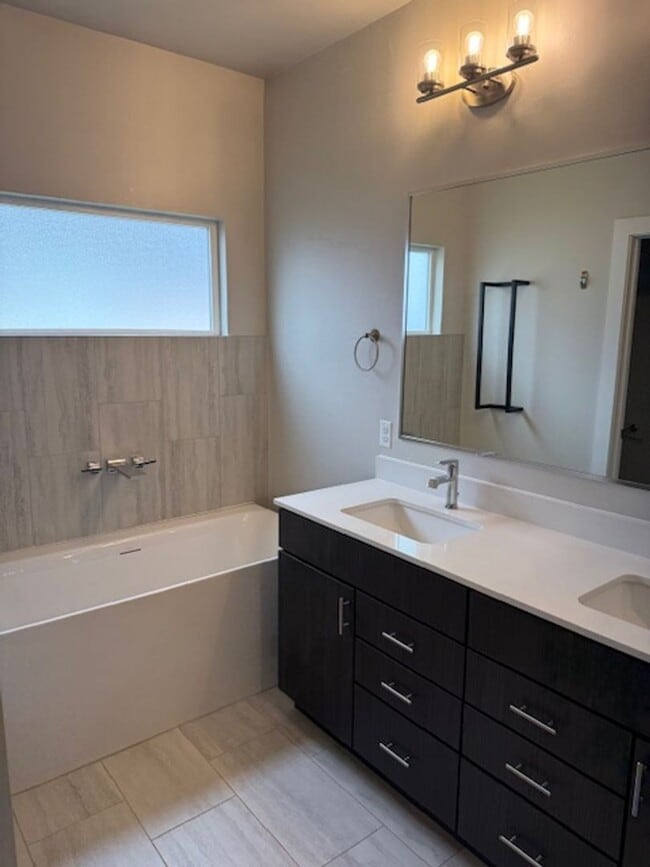 Building Photo - 8100 NW 151st Cir