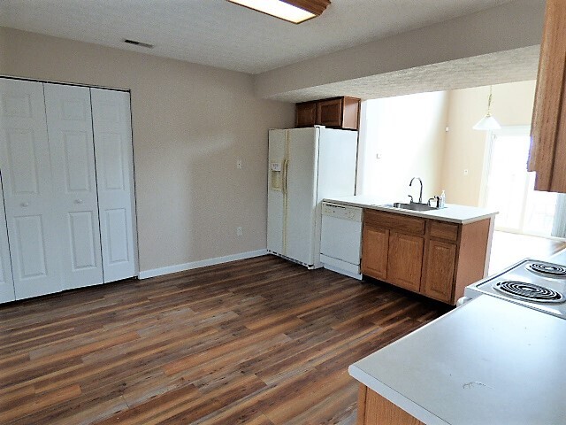 Building Photo - Chatterton Commons Condo