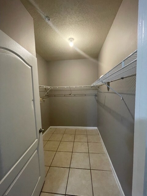 Building Photo - 8848 Villa View Cir