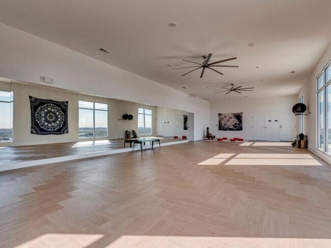 Building Photo - Modern 1 Bedroom, 1 Bath Condo at Public Lofts