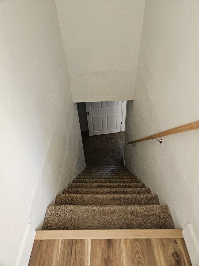 Building Photo - Beautiful 4 Bedroom/2 Bathroom in Bountiful