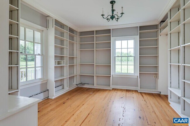 Building Photo - 1522 Oak Hill Ln