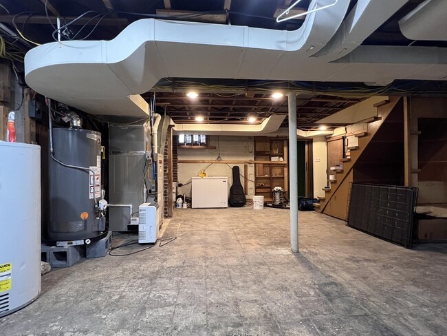 Building Photo - 1135 Sunset Dr