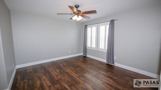 Building Photo - Modern Corner-Unit Condo with tandem 2-Car Garage in Central San Diego
