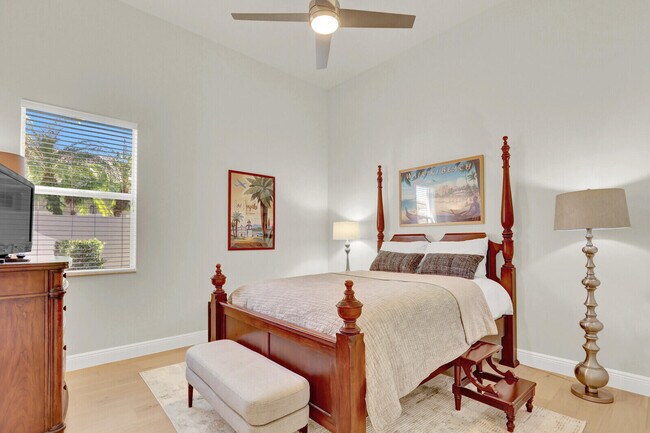 Building Photo - 528 Les Jardin Dr