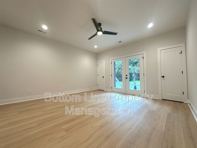 Building Photo - 1312 Carolyn Dr