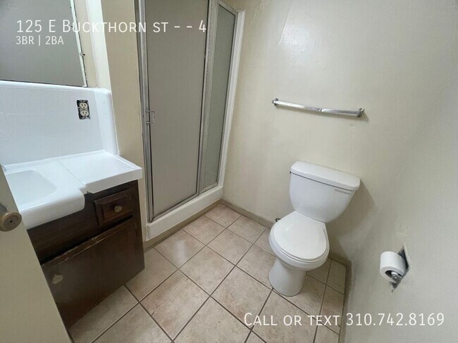 Building Photo - 125 E Buckthorn St