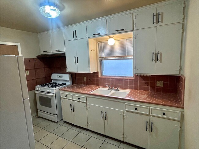 Building Photo - 1411 Indiana St