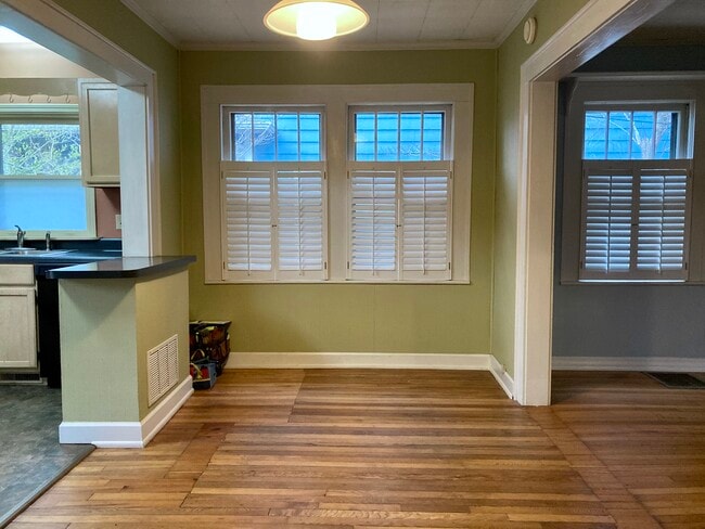 Dining nook - 60 Barnard Avenue