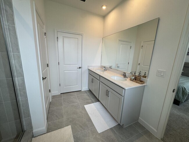 Building Photo - 14083 SW Thorens Dr