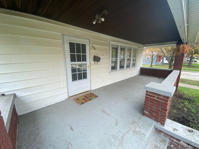 Building Photo - 1056 Watson St SW