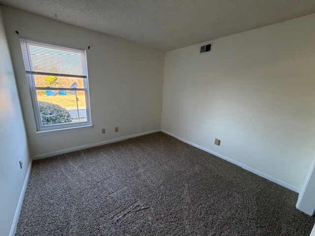 Building Photo - 2624 Randleman Rd