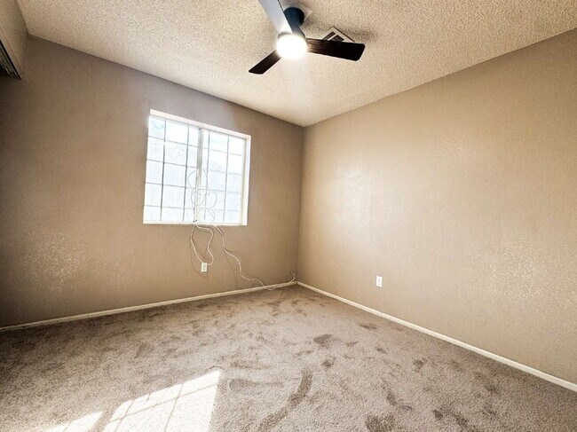 Building Photo - "Newly Renovated 4-Bedroom, 2 Bathroom Home in Yuma!"