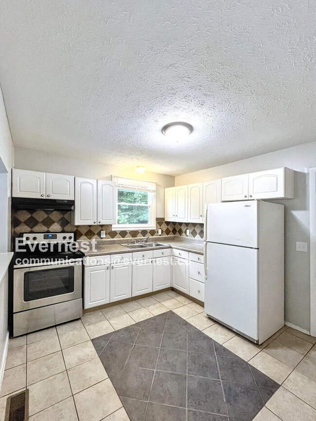 Building Photo - 4749 Colemont Pl