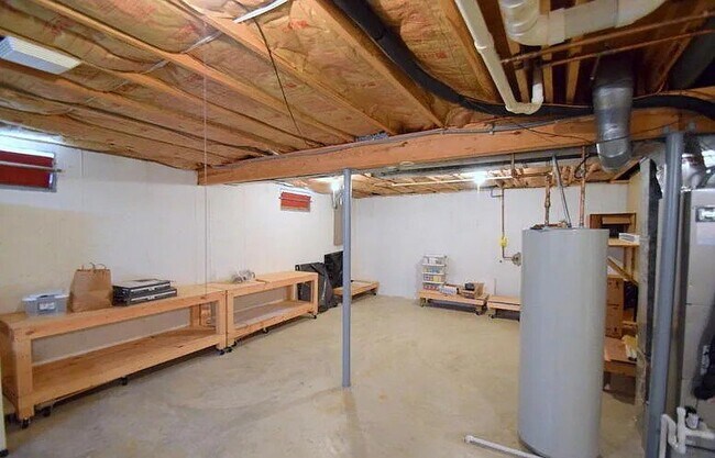 Building Photo - 614 Stivers Rd