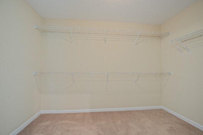 Building Photo - 678 Red Oak Ln