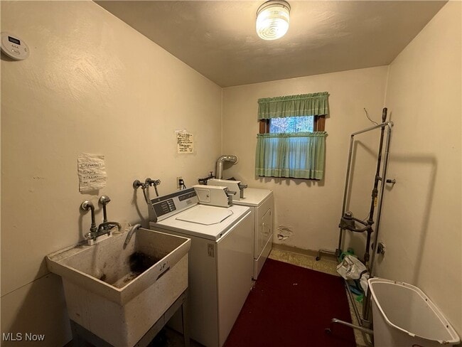 Building Photo - 52 Southwoods Ave