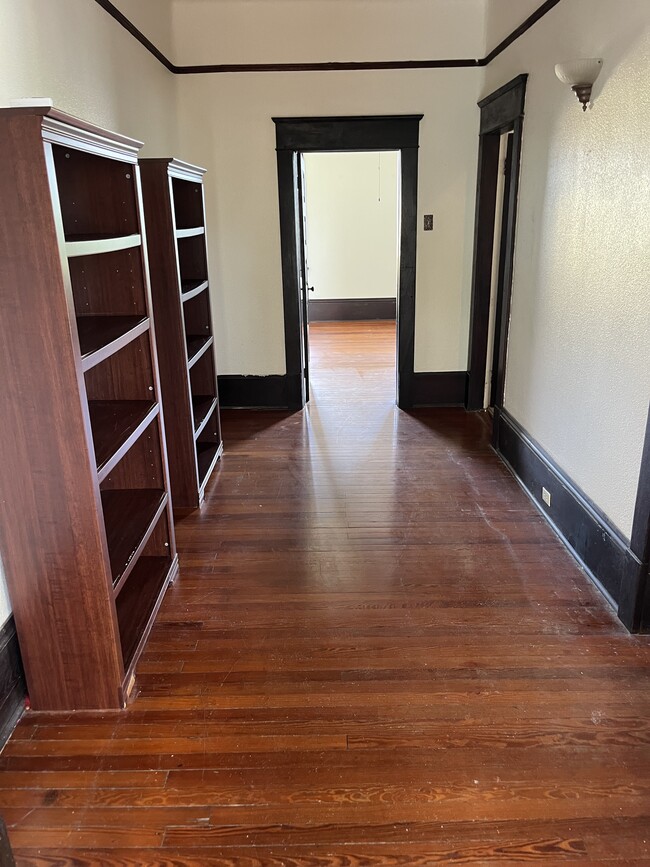 HALLWAY - 5010 Bienville St - WATER INCLUDED