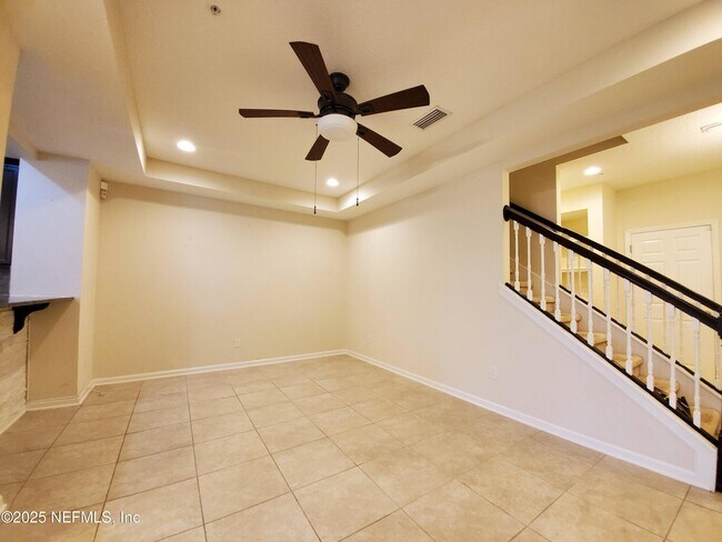 Building Photo - 13 La Paz Wy