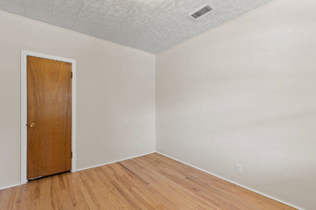 Building Photo - 215 N Sitgreaves St