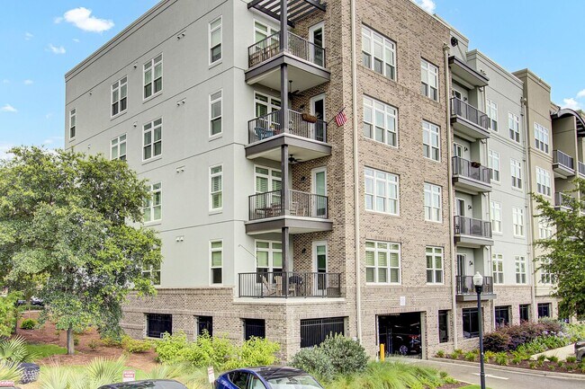 Building Photo - Daniel Island Condo Close to Marina