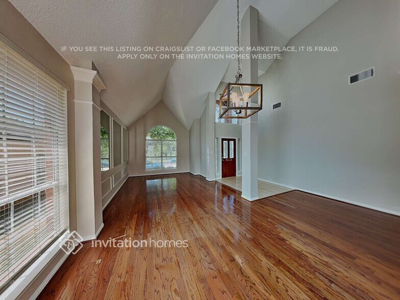 Building Photo - 808 Olde Towne Dr